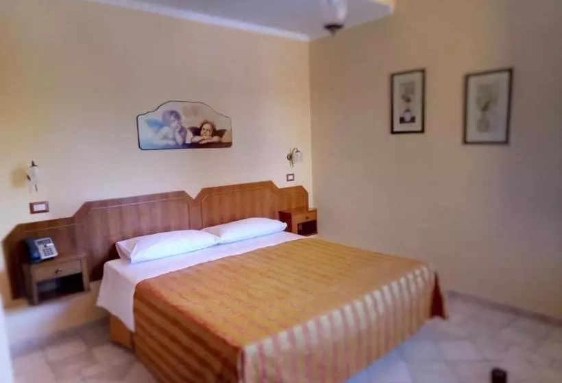 هتل Albergo   Ristorante Il Tino