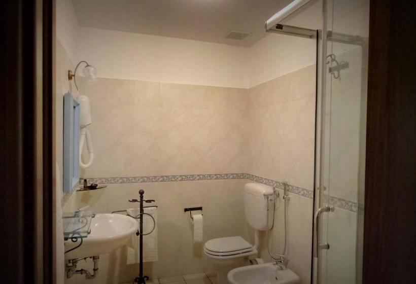 호텔 Albergo   Ristorante Il Tino