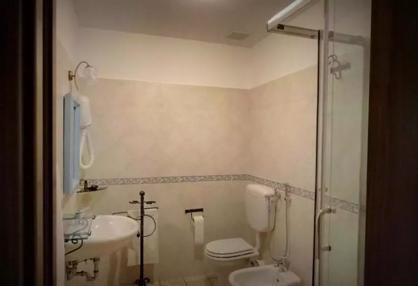هتل Albergo   Ristorante Il Tino