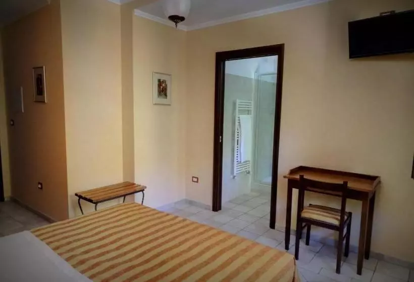 هتل Albergo   Ristorante Il Tino