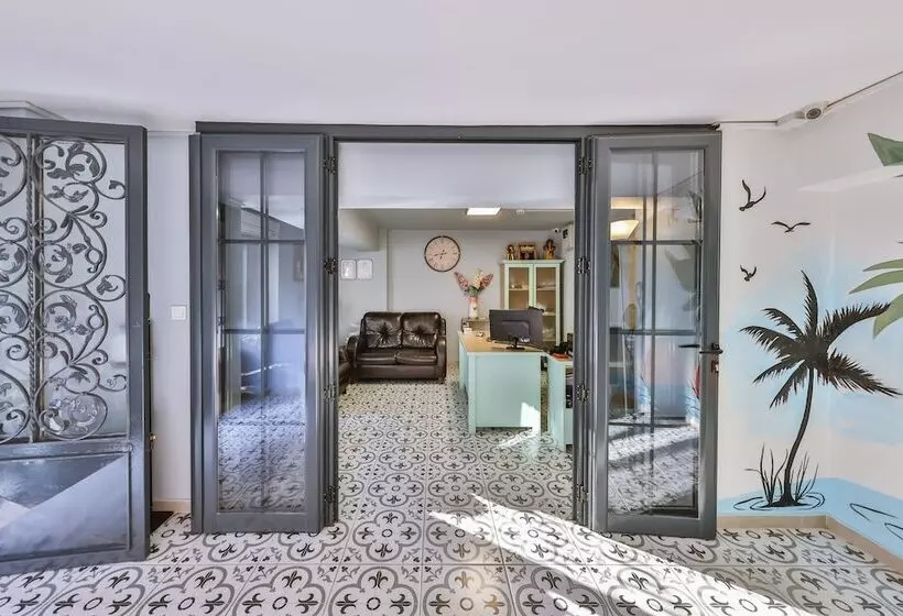 تختخواب و صبحانه Palmada