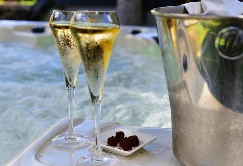 هتل Flowers Of Paradise