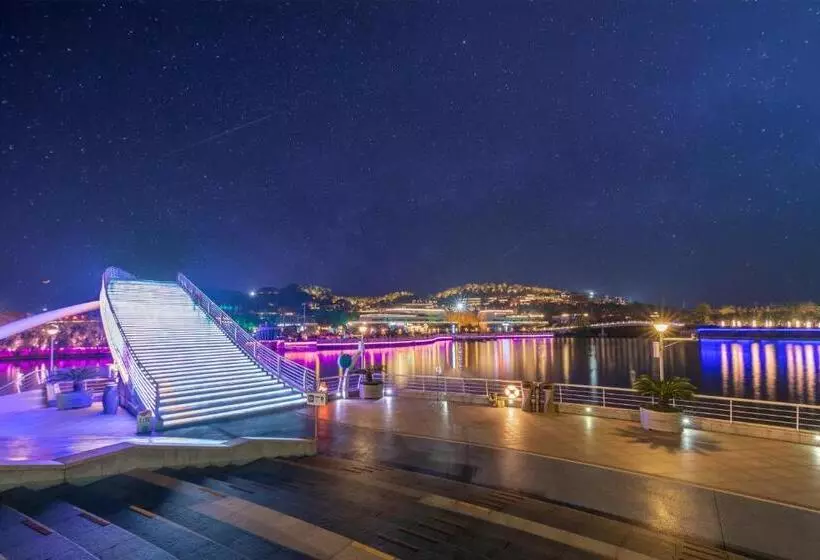 Hotelli Huzhou Wealth