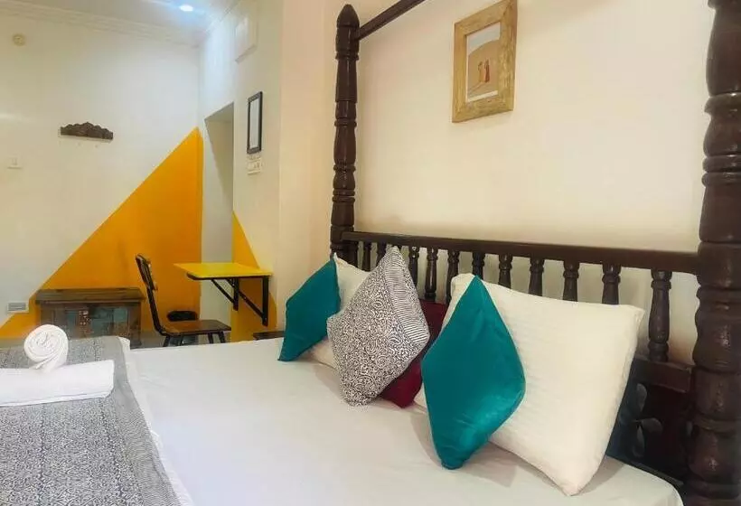 Jaisalmer Hostel Crowd