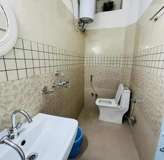 Jaisalmer Hostel Crowd