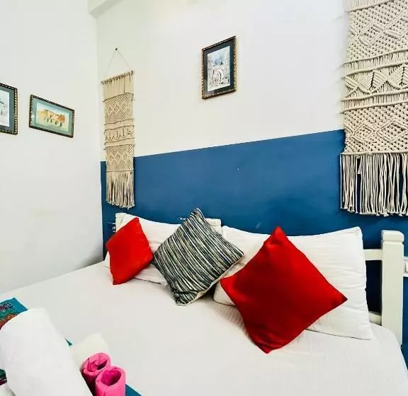 Jaisalmer Hostel Crowd