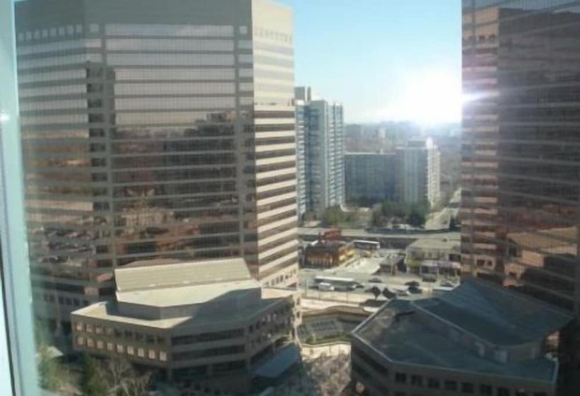 Kashaneh Hostel   25 Greenbriar