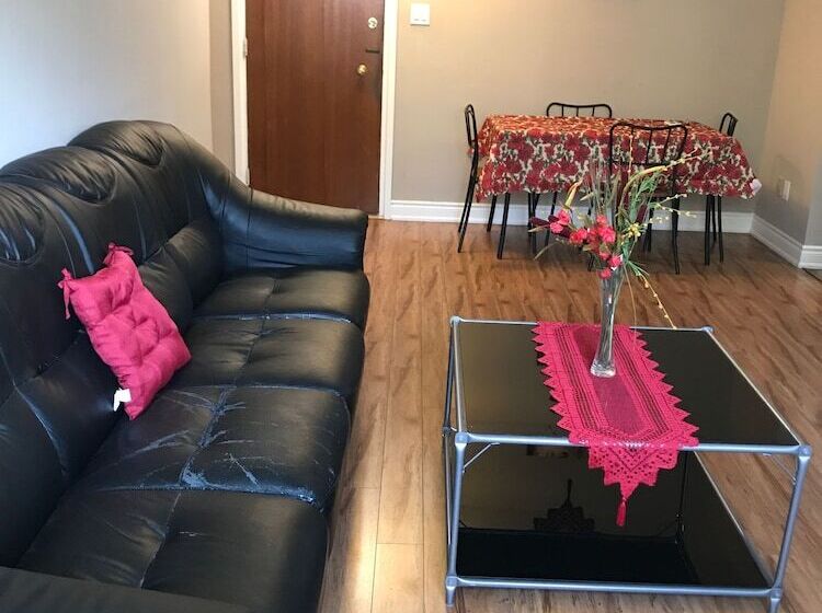 Kashaneh Hostel   25 Greenbriar