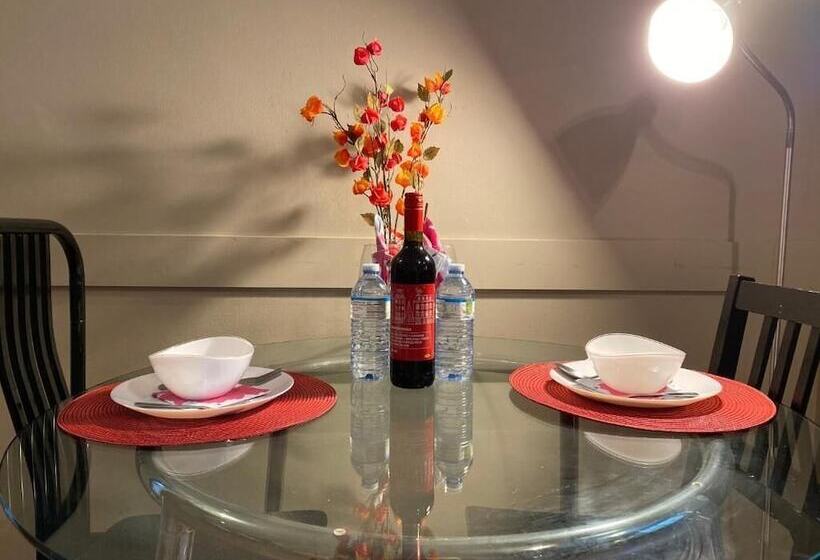 Kashaneh Hostel   25 Greenbriar