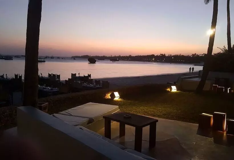 استراحتگاه Blue Bay Village