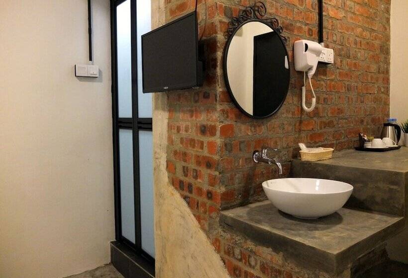 Suite 18 Boutique Hotel   Hostel