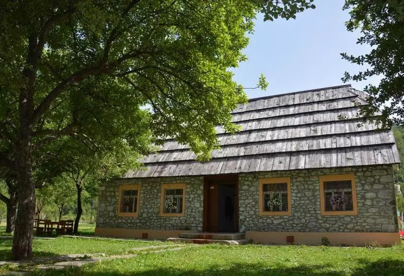 ベッドアンドブレックファースト Peraj Guesthouse