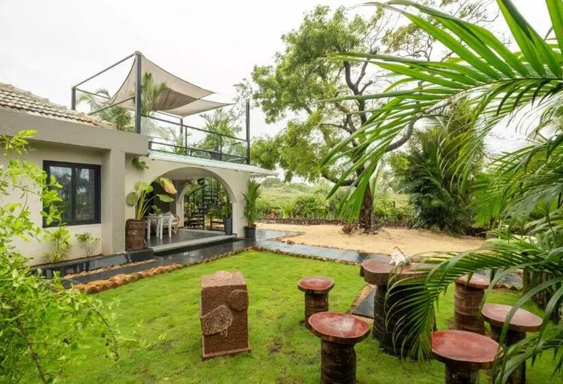 C Roque Beach Resort