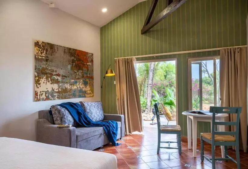 C Roque Beach Resort