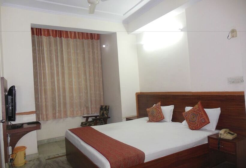 هتل Collection O Konark Palace