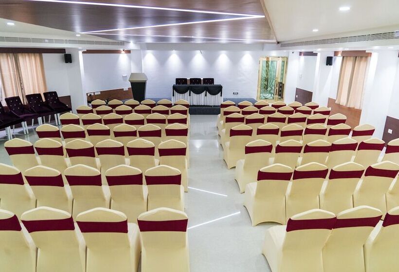 هتل Green Park Residency