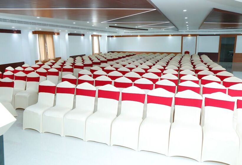 هتل Green Park Residency