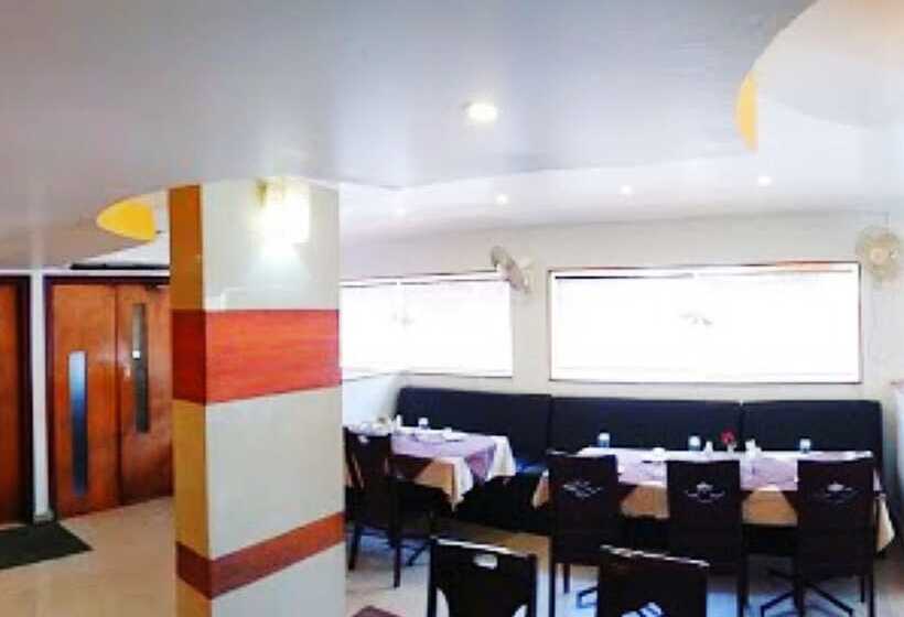 هتل Green Park Residency