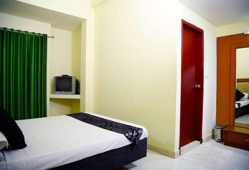 هتل Green Park Residency