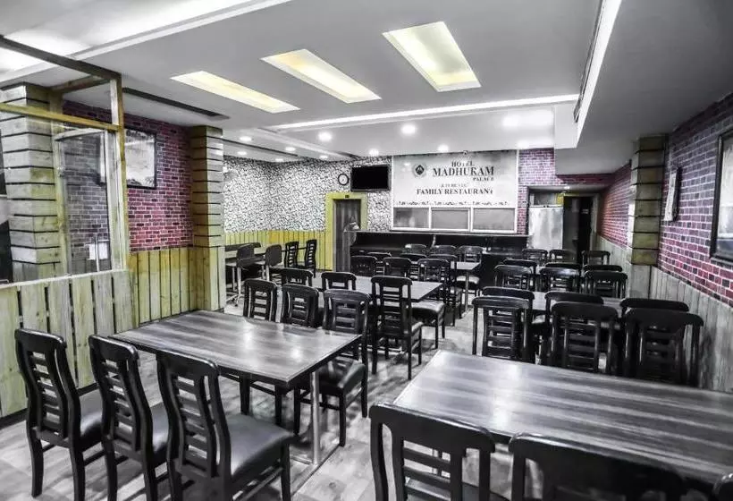 ホテル Madhuram Palace