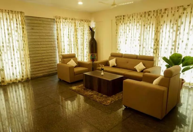 Hotel Royal Serenity Kammanahalli