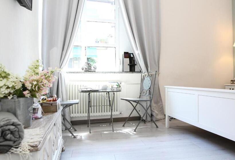 تختخواب و صبحانه Carducci