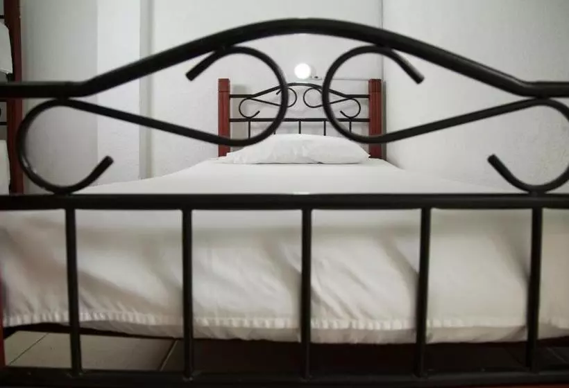 تختخواب و صبحانه Deportel Cali