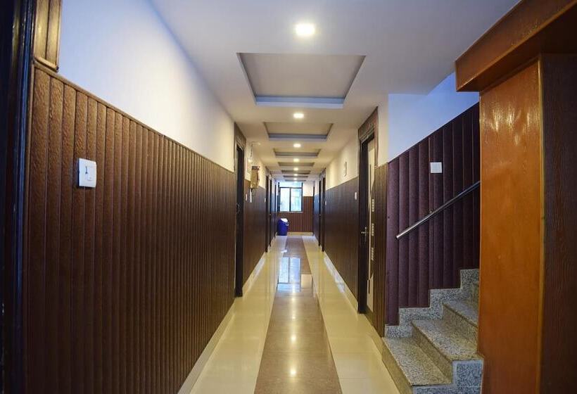 تختخواب و صبحانه Thakur Ji