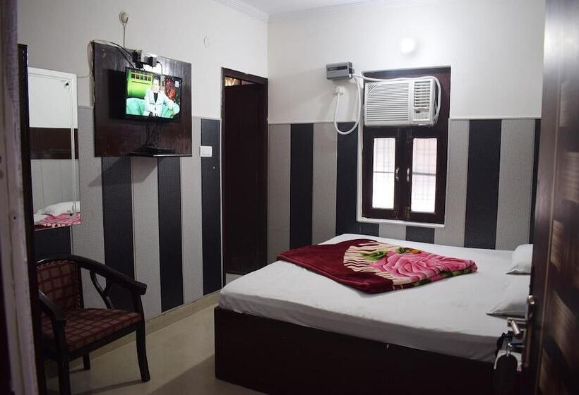 تختخواب و صبحانه Thakur Ji