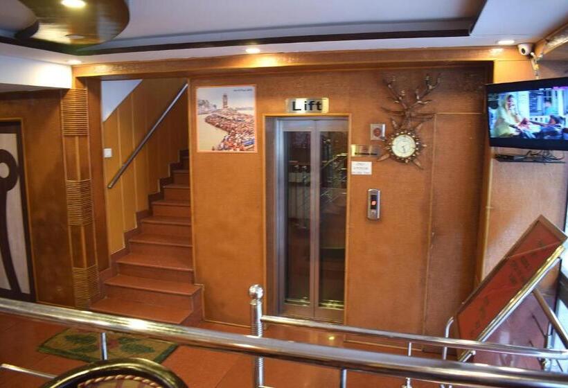 تختخواب و صبحانه Thakur Ji