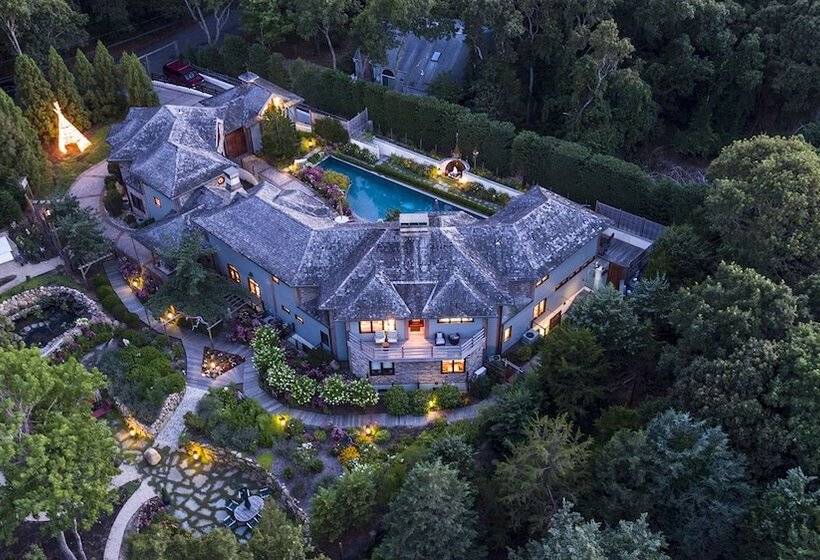 East Hampton Art House Bed And Breakfast