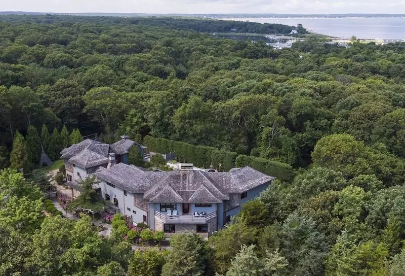 East Hampton Art House Bed And Breakfast