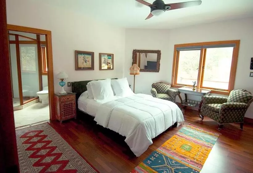 East Hampton Art House Bed And Breakfast