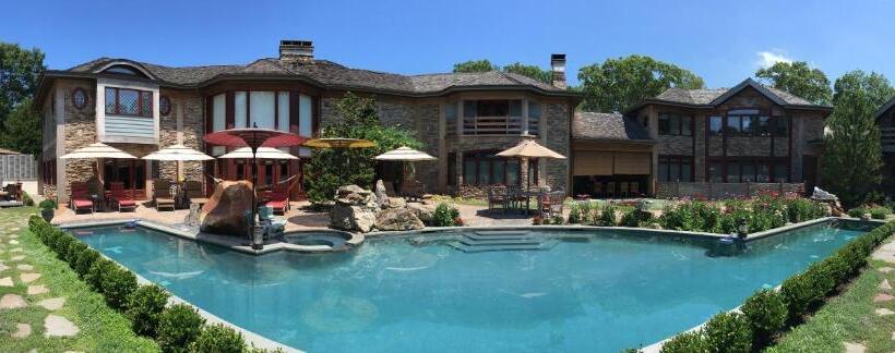 East Hampton Art House Bed And Breakfast