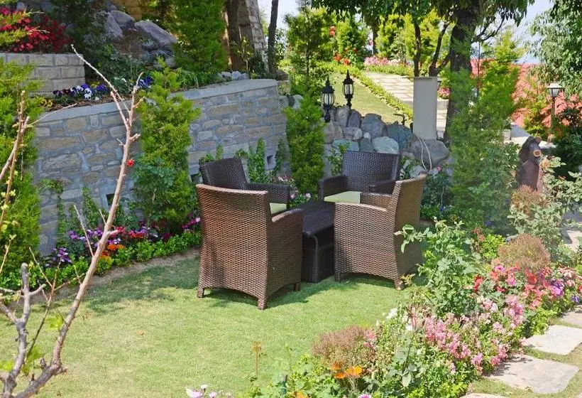 Hotelli Ojaswi Himalayan Resort