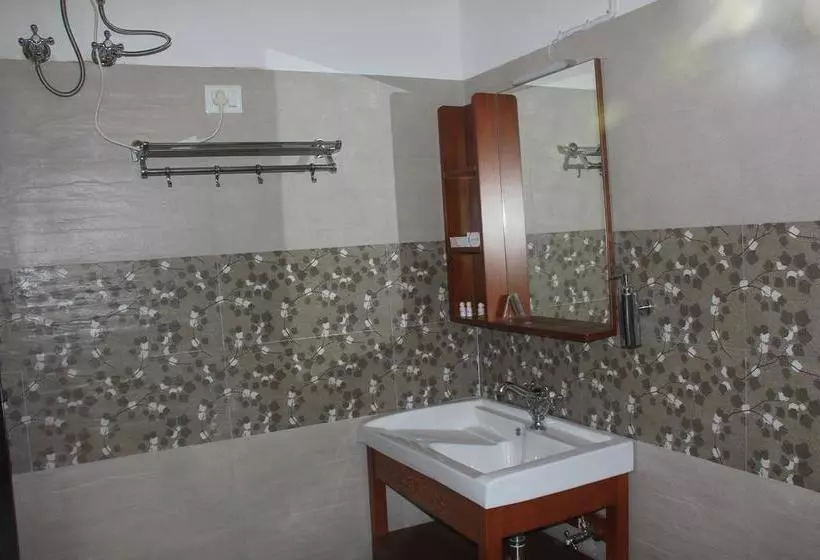 Hotelli Ojaswi Himalayan Resort