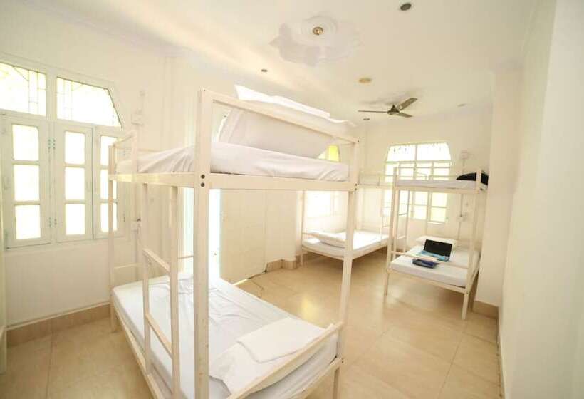 Roadhouse Hostel Varanasi