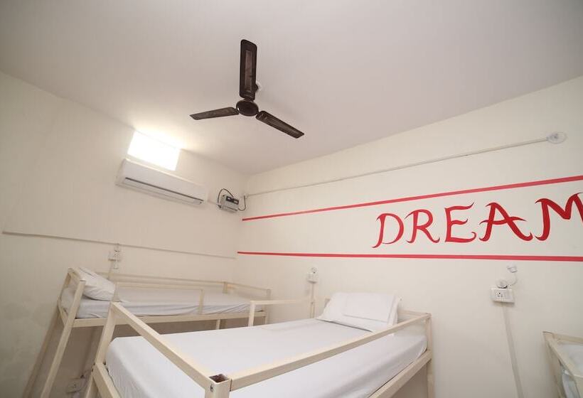 Roadhouse Hostel Varanasi