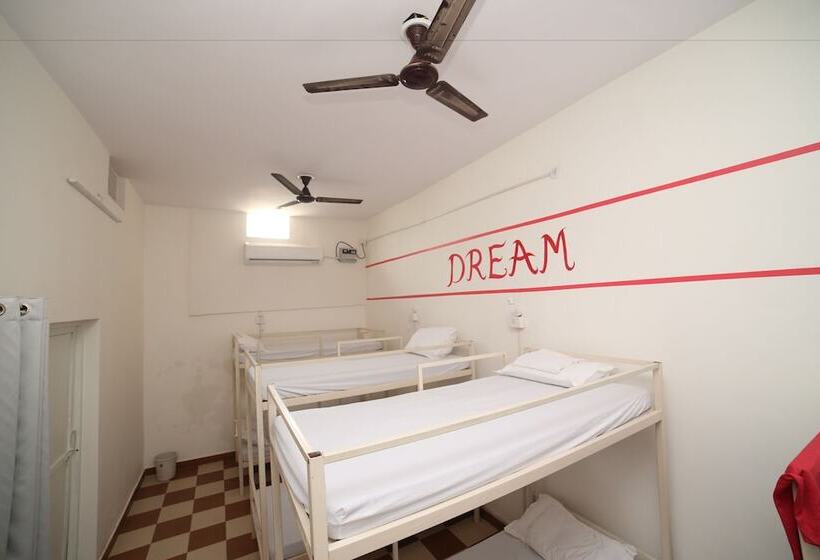 Roadhouse Hostel Varanasi