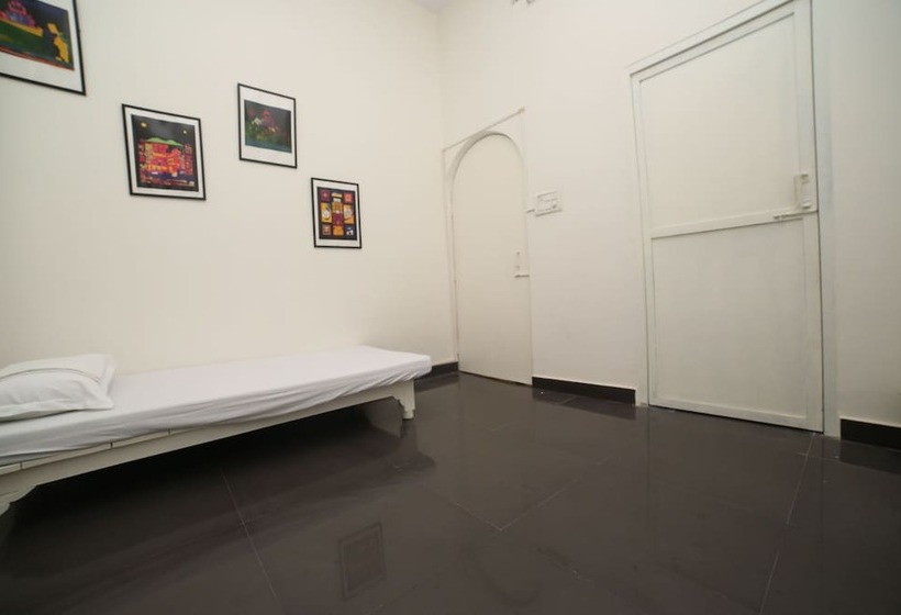 Roadhouse Hostel Varanasi