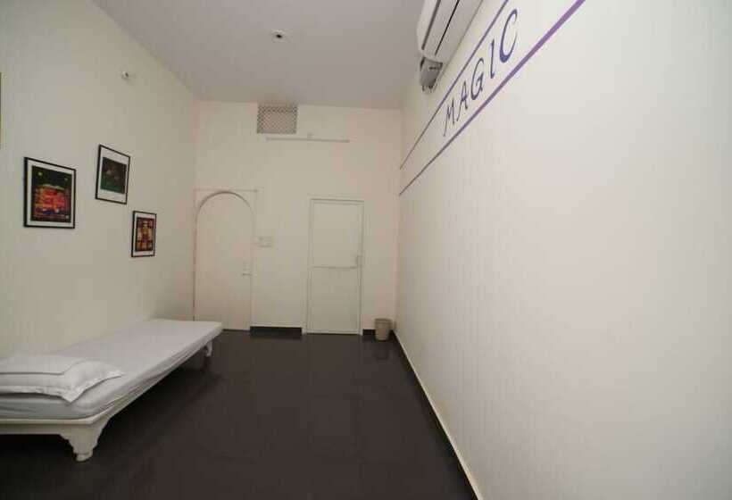 Roadhouse Hostel Varanasi