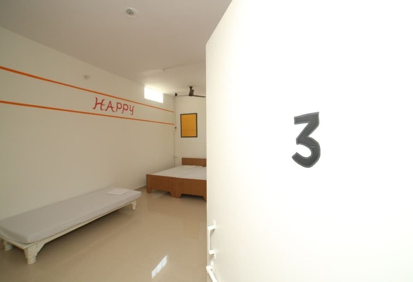 Roadhouse Hostel Varanasi