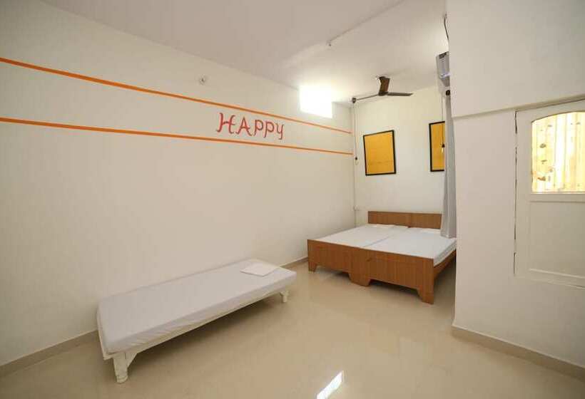 Roadhouse Hostel Varanasi