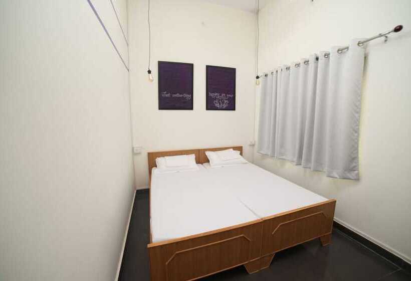 Roadhouse Hostel Varanasi