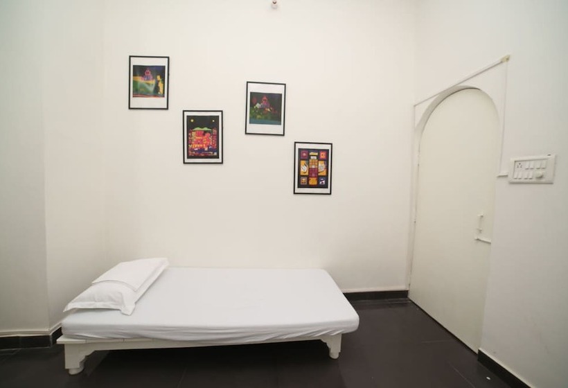 Roadhouse Hostel Varanasi