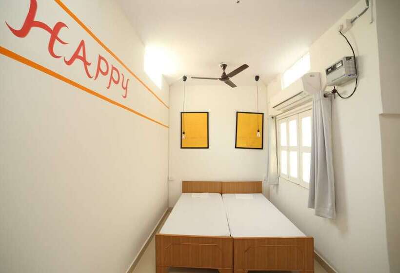 Roadhouse Hostel Varanasi