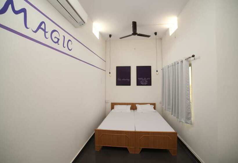 Roadhouse Hostel Varanasi