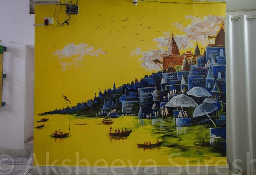 Roadhouse Hostel Varanasi