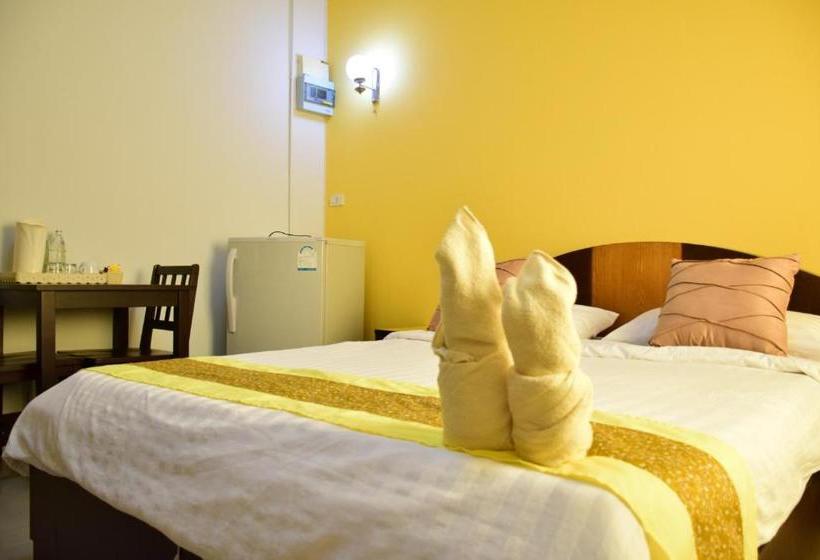 בית מלון כפרי Charoen Apartment  Trang