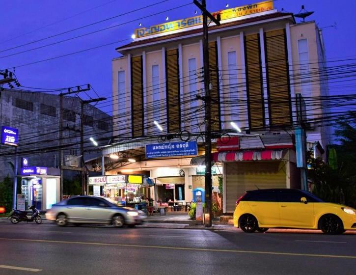 בית מלון כפרי Charoen Apartment  Trang